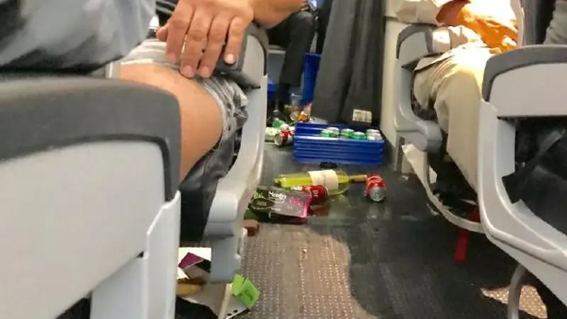 Turbulensi di pesawat American Airlines. (Twitter Ervin Fang)