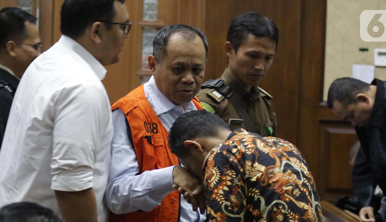 Terdakwa dugaan kepemilikan senjata api illegal, Habil Marati usai sidang pembacaan tanggapan JPU di Pengadilan Negeri Jakarta Pusat, Kamis (10/10/2019). Sebelumnya, JPU mendakwa Habil sebagai penyandang dana pembelian empat pucuk senjata api dan peluru ilegal. (Liputan6.com/Helmi Fithriansyah)
