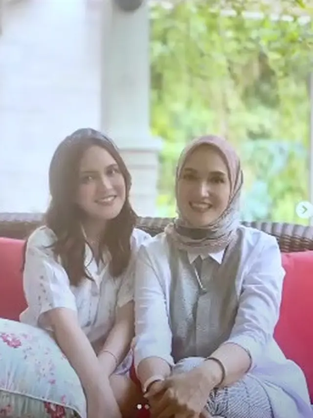 Beda 10 Tahun Ini 6 Potret Shandy Aulia dan Kakak Pertamanya yang Mirip Banget