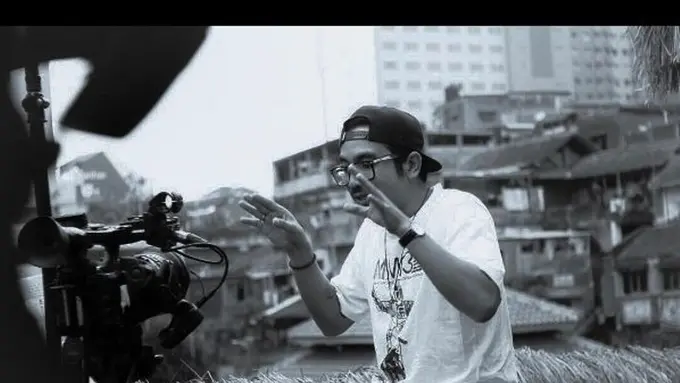 [Bintang] Injak-injak Situs Bersejarah, Reality Show Katakan Putus Dihujat