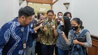Menteri Kesehatan RI Budi Gunadi Sadikin berdiskusi dengan sejumlah stakeholder saat melakukan Public Hearing terkait penyusunan RUU Kesehatan di Gedung Kemenkes RI Jakarta pada Rabu, 15 Maret 2023. (Dok Kementerian Kesehatan RI)