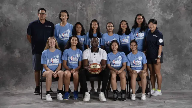 Tim Asia Pasifik berfoto bersama Dwyane Wade (Dok NBA)