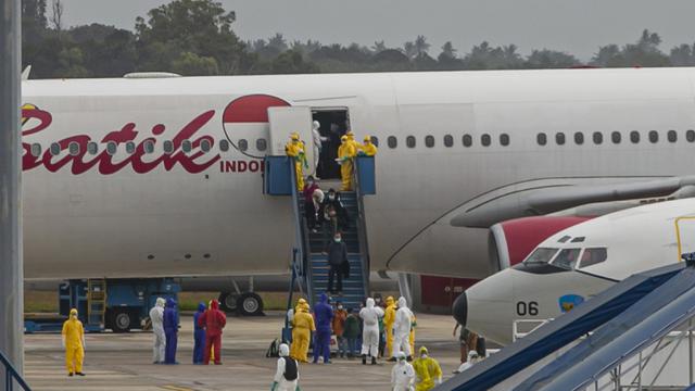 Tiba Di Batam, WNI dari Wuhan Langsung Dibawa Menuju Natuna