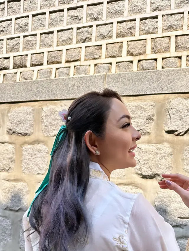 Reisa Kenakan Hanbok