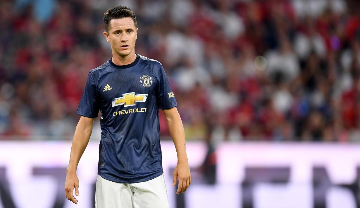 4. Ander Herrera (Manchester United) - Perombakan besar yang akan dilakukan Setan Merah musim depan berdampak juga dengan dilepasnya pria Spanyol ini. Pemain 29 tahun itu dikabarkan bakal melanjutkan kariernya di PSG. (AFP/Christof Stache)