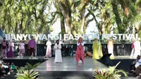 Banyuwangi Fashion Festival yang digelar di De Djawatan, Banyuwangi. (Hermawan/Liputan6.com)