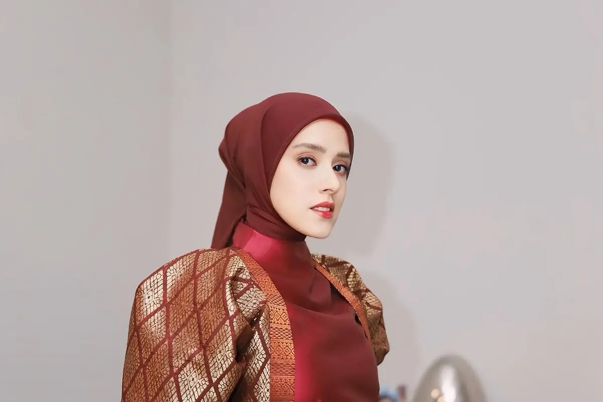 Artis Berhijab Keturunan Pakistan