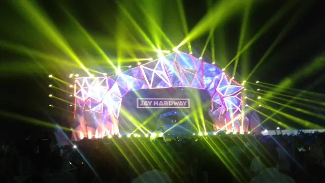 Konser ShiverinG Ground