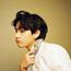 Kim Taehyung atau V BTS, adalah salah satu member grup K-Pop BTS yang mendapatkan posisi sebagai vokalis utama.