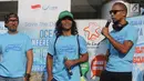 Penyanyi Marcell Siahaan bersama Kaka dan Ridho Slank saat meresmikan  'Pandu Laut Nusantara' sebagai wadah bersama untuk para pemerhati laut di CFD kawasan Bundaran HI, Jakarta, Minggu (15/7). (Liputan6.com/Arya Manggala)