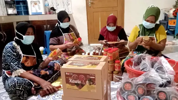 Emak Kreatif Sulap Pekarangan, Herbal Laris Manis!