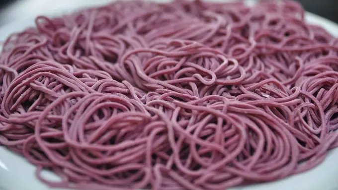 Resep Mudah Mi Ungu untuk Sajian Makan Keluarga