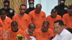 Kepala BNN, Budi Waseso memberi ketarangan saat pemusnahan barang bukti narkotika di Gedung BNN, Jakarta, Kamis (16/3). BNN musnahkan 80kg sabu dan 3.687 butir ekstasi dari hasik pengungkapan kasus periode Februari-Maret 2017. (Liputan6.com/Yoppy Renato)