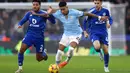Dalam laga ini, Leicester unggul penguasaan bola hingga 54 persen. Mereka juga mencatat 12 kali tembakan dengan empat di antaranya yang tepat sasaran. Sementara, City yang kalah dalam penguasaan bola, melakukan percobaan tembakan ke gawang sebanyak 14 kali, dengan lima yang di antaranya tepat sasaran. (AFP/Darren Staples)