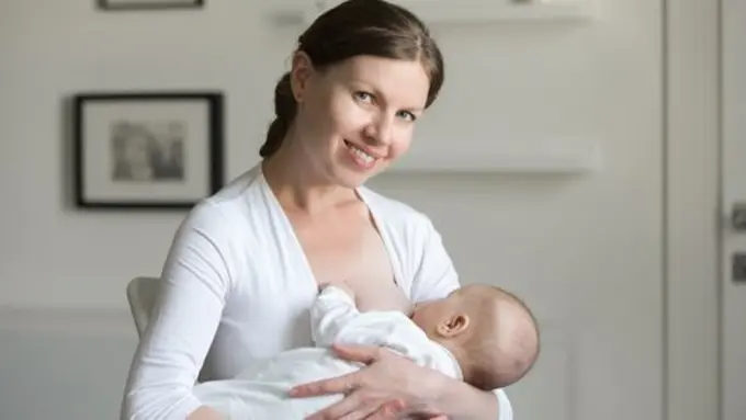 Tips Menyusui/ Copyright : freepik.com/ yanalya