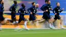 Aksi pemain Prancis saat sesi latihan di Clairefontaine, (4/7/2016), jelang laga semifinal Piala Eropa 2016 melawan Jerman. (AFP/Franck Fife)