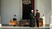 Presiden Jokowi menerima Imam Besar dan Grand Syeikh Al-Azhar Ahmad Muhammad Ath-Thayeb di Istana Merdeka (Liputan6.com/ Hanz Jimenez Salim)