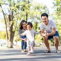 Ilustrasi bonding bersama si kecil. (c) Shutterstock/Hananeko_Studio
