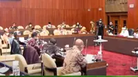 Menteri Kelautan dan Perikanan Sakti Wahyu Trenggono mengikuti raker di ruang Komisi IV DPR RI. (Youtube DPR)
