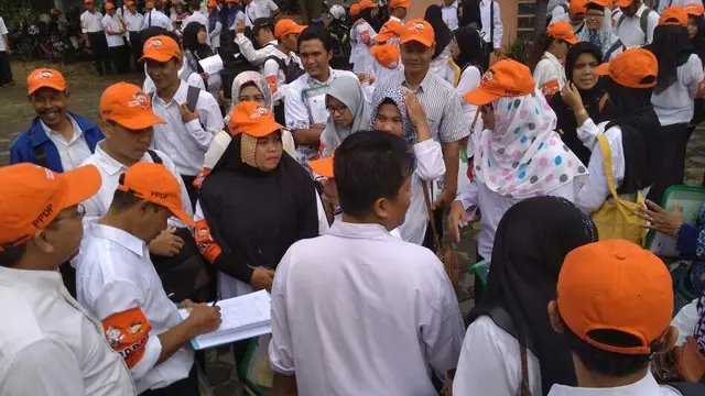 KPU Kota Tegal mulai melaksanakan gerakan nasional pencocokan dan penilitian (coklit) data pemilih. (Liputan6.com/Fajar Eko N.)