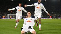 Pemain Leeds United, Ao Tanaka melakukan selebrasi setelah mencetak gol debutnya di tim dalam laga lanjutan Liga Inggris 2025/2026 melawan Chelsea di Elland Road, Leeds, Inggris, Rabu (03/12/2025). (AFP/Oli Scarff)