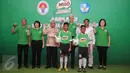 Presdir Nestle Indonesia  Rasyid Qureshi (ketiga kanan), Mantan Pemain Timnas Indonesia  Kurniawan D Yulianto (kiri) bersama Ditjen Pendidikan Dasar dan Menengah pada konpers Milo Football Championship 2016, Jakarta, (10/2). (Liputan6.com/Gempur M Surya)