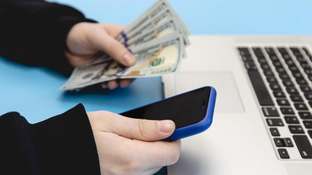 Ilustrasi transfer uang