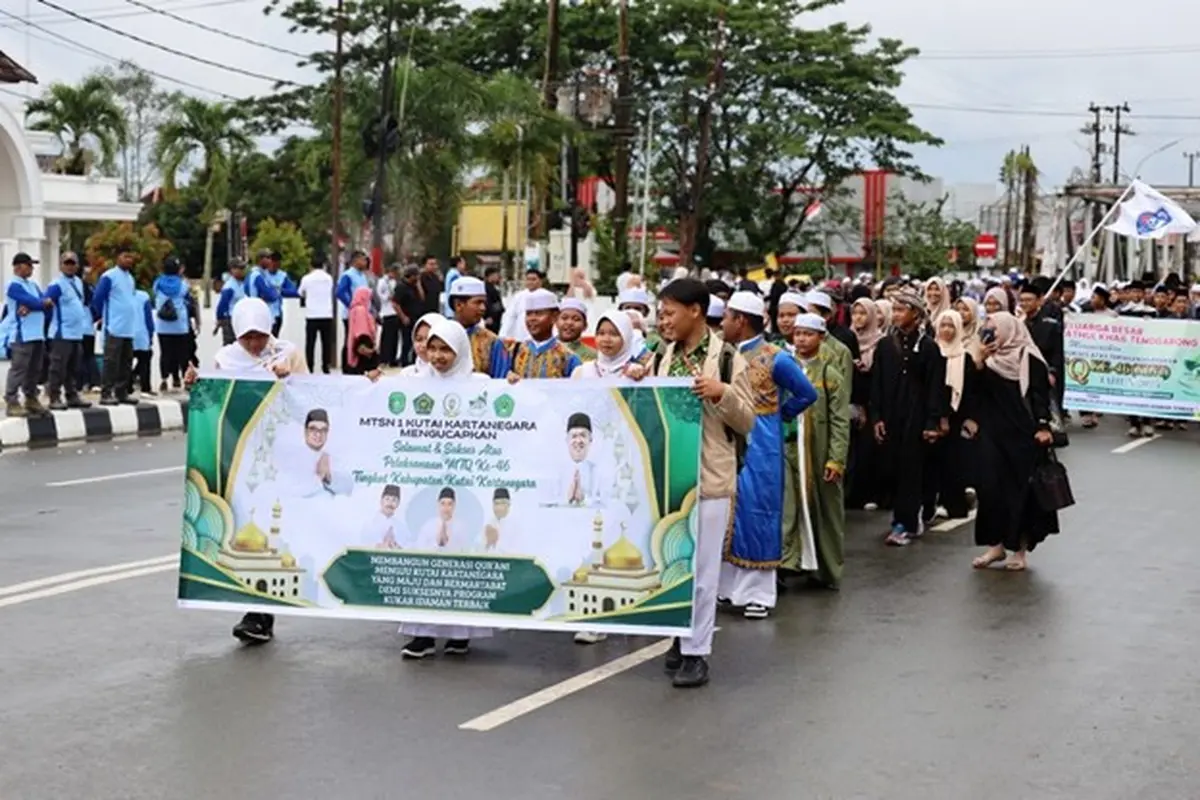 Ratusan Peserta dan Warga Antusias Meramaikan Pawai Ta’aruf MTQ ke-46 di Tenggarong