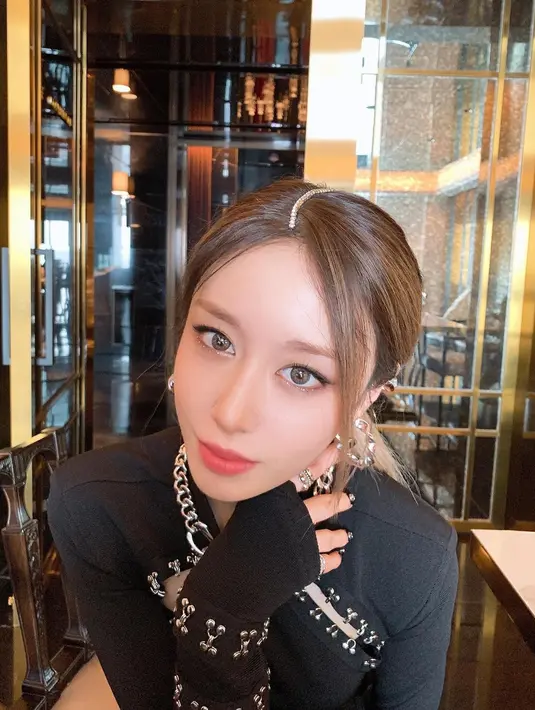 Perempuan berzodiak Gemini ini mempunyai tinggi badan sekitar 165 cm. (FOTO: instagram.com/jiyeon2__/)
