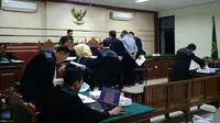 Mantan Dirut PT PWU Dahlan Iskan banyak menjawab tidak tahu soal kasus dugaan korupsi di persidangan. Jaksa mengungkapkan bukti lain. (Liputan6.com/Dian Kurniawan)