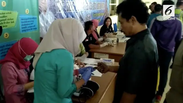 Ratusan Sopir Bus Jalani Tes Urine di Terminal Pulogebang