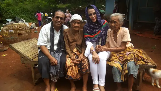 Eddie Karsito bersama 53 janda lanjut usia