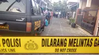 Densus 88 gerebek sebuah rumah di Malang, Jawa Timur terkait kasus bom gereja Surabaya (Liputan6.com/Zainul Arifin)