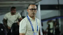 Pelatih Borneo FC Samarinda, Fabio Lefundes saat mendampingi tim asuhannya bertandang ke markas Dewa United, Indomilk Arena, Tangerang dalam laga pekan ke-22 BRI Super League 2025/2026, Minggu (22/2/2026). (Bola.com/Muhammad Iqbal Ichsan)