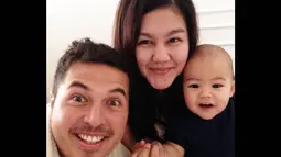 Akun Instagram El Mayka memperlihatkan sosok bayi menggemaskan itu bersama Rifat dan Sissy. (instagram.com/el.mayka)