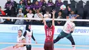 Bank Jatim sukses meraih kemenangan dengan susah payah dari Kharisma Premium dengan skor 3-2 (25-21, 23-25, 25-23, 19-25 dan 15-12). (Bola.com/M Iqbal Ichsan)
