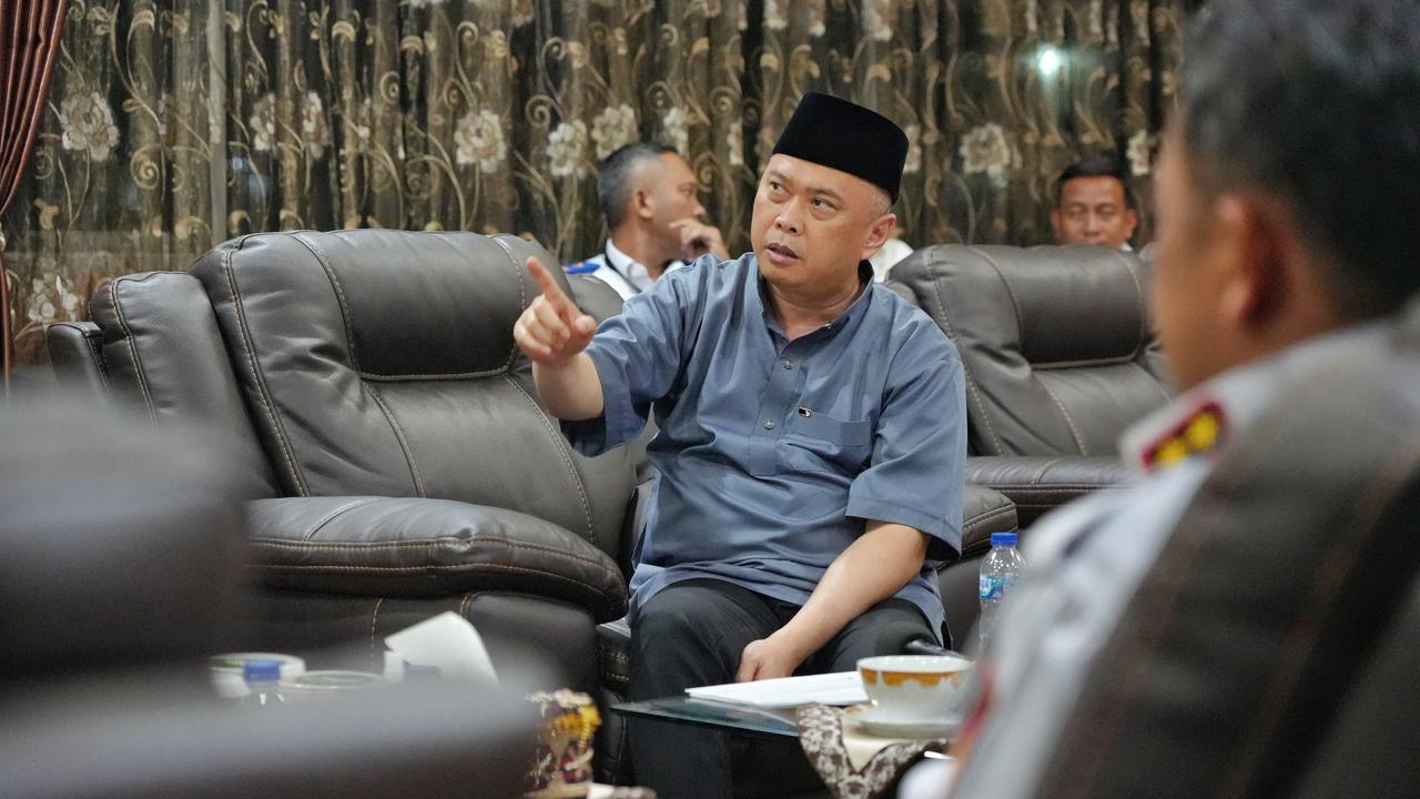 Menteri Perhubungan Dudy Purwagandhi meninjau Pelabuhan Bakauheni, Lampung pada periode Mudik Lebaran 2025. (Dok Kemenhub)