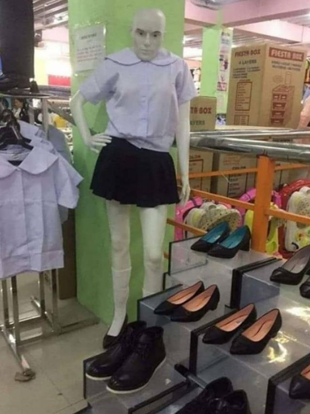 6 Potret Kocak Orang Jualan Pakaian Ini Bikin Tepuk Jidat