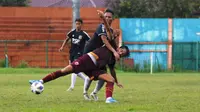 PSM Makassar melawan Persiba Balikpapan dalam laga uji coba di Stadion Mini Cibinong, Bogor, Selasa (18/2/2020). (Bola.com/Abdi Satria)