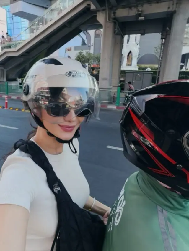 7 Potret Seru Enzy Storia Liburan ke Bangkok, Naik Ojol Hingga Jalan-Jalan ke Museum