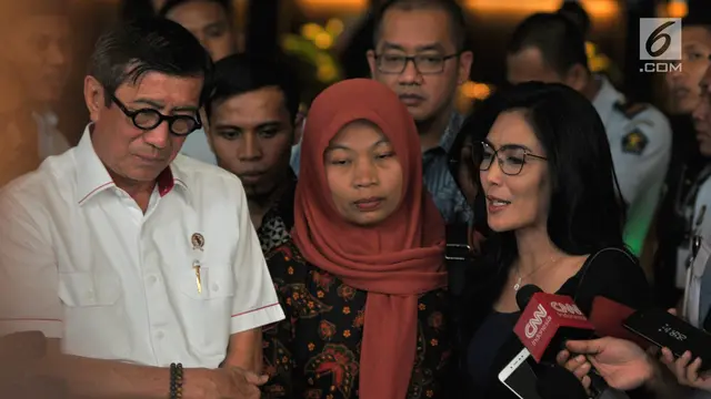 Ekspresi Baiq Nuril Usai Bertemu Menkumham Yasonna Laoly
