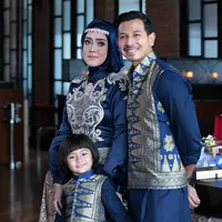 Pasangan selebriti Fairuz A Rafiq sebentar lagi akan nikah. Putri mendiang penyanyi dangdut A Rafiq itu akan dipersunting Sonny Septian pada Mei mendatang. (Deki Prayoga/Bintang.com)