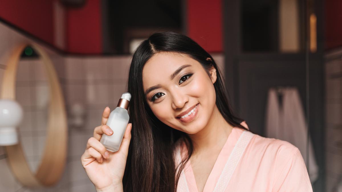 Sering FOMO dengan Skincare Baru? Waspada Risikonya Buat Kulitmu!