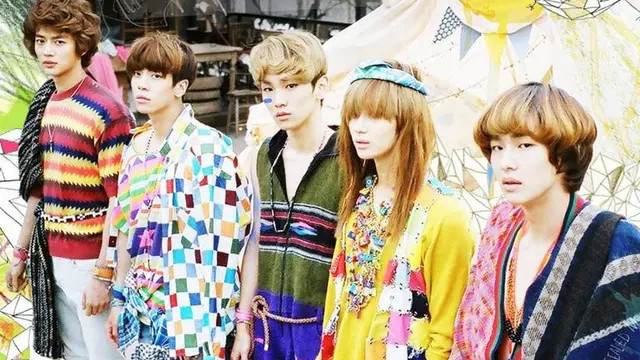 [Bintang] Selalu Di Hati, Gaya Jonghyun SHINee yang Susah Dilupain Cewek