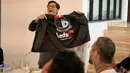 Kehadiran geng ini langsung menarik perhatian publik, terutama karena anggota-anggotanya dikenal dengan karakter humoris mereka. Bahkan, Andre sempat memamerkan jaket geng yang sudah ada logo dan tulisan Bedain. Aktivitas mereka nantinya juga akan diunggah lewat Instagram @bedain_official. (Liputan6.com/IG/@andreastaulany)