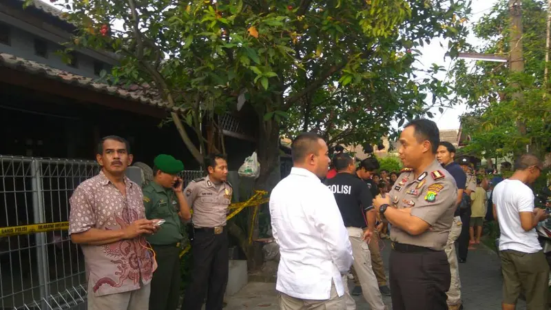 Seorang wanita muda tewas ditembak komplotan pencuri sepeda motor di rumahnya, Perum Bugel Indah Blok B6/14 RT 002/10, Kelurahan Bugel, Kecamatan Karawaci Kota Tangerang
