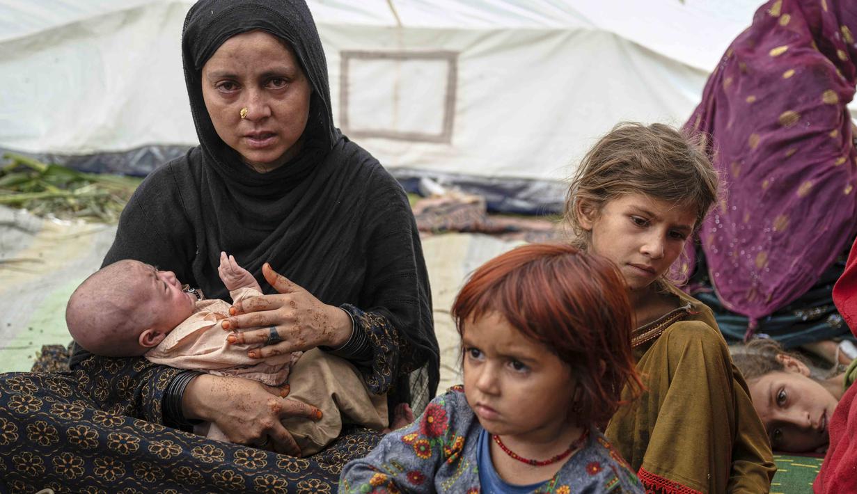 Sementara jumlah korban yang mengalami luka mencapai 3.124 orang. (AP Photo/Nava Jamshidi)