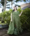 Nagita Slavina tampil elegan mengenakan dress panjang warna hijau army dengan motif bunga-bunga warna kuning. Credit: Instagram (@raffinagita1717)