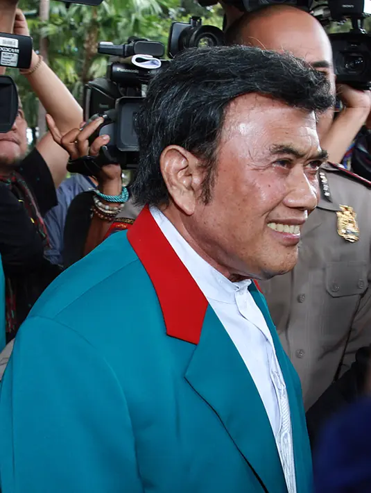 Selain Rhoma Irama yang memberikan dukungannya pada KPK, beberapa waktu lalu grup band lagendaris SLANK juga memberikan dukungannya dengan menggelar konser di kantor KPK. (Deki Prayoga/Bintang.com)