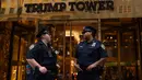 Departemen Kepolisian Kota New York meningkatkan keamanan di Trump Tower setelah mantan Presiden Donald Trump ditembak saat kampanye di Butler, Pennsylvania, Sabtu (13/7/2024). (Adam GRAY / AFP)